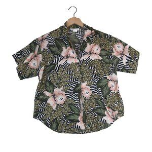C, Mon Vintage Hawaiian Shirt Size Small USA Made Floral Jungle Camp Collar